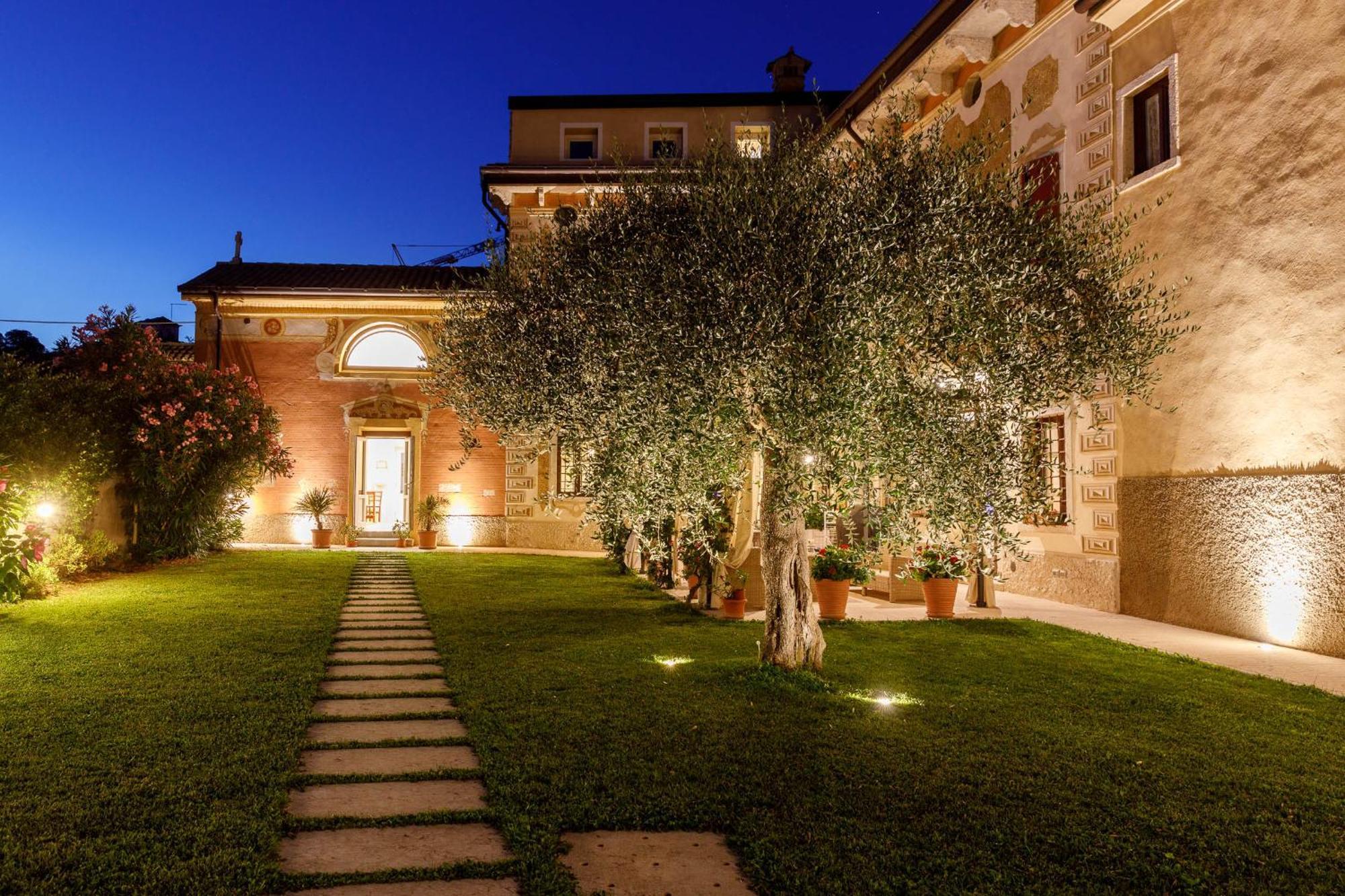 Villa Padovani Relais De Charme - Adults Only Pastrengo Exterior photo